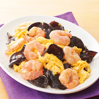 えびときくらげの塩卵炒め