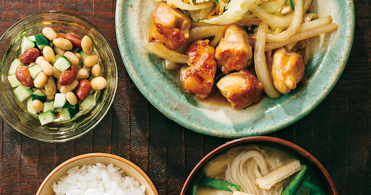 産直鶏肉の照り焼き」、チョップドマリネサラダ、にゅうめんスープ（2