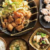 「産直鶏肉の照り焼き」、かにシューマイ、3種のお豆とザクザクみそとろろ、炒り豆腐のみそ汁（3人分）