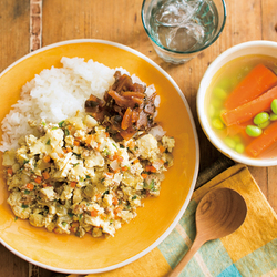 野菜たっぷり豆腐のドライカレー」、「国産野菜の福神漬」、レンジ蒸し