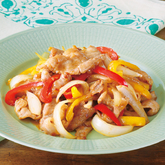 カラーピーマンと豚肉のエスニック風炒め