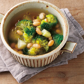 ブロッコリーとお豆のコンソメスープ