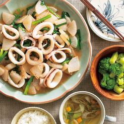 いかと大根のうま塩中華炒め ブロッコリーのホットマリネ 国産野菜のしょうがスープ 3人分 だいどこログ 生協パルシステムのレシピサイト